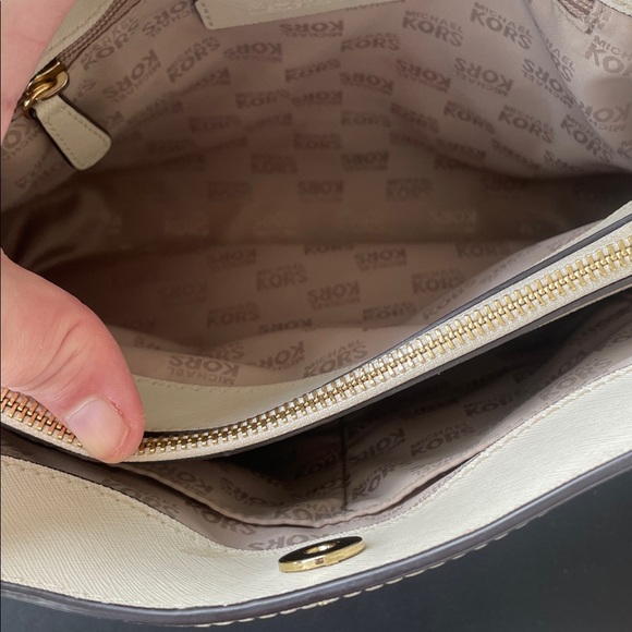 🤍NEW🤍Michael Kors White and Gold Shoulder Bag - Picture 9 of 14